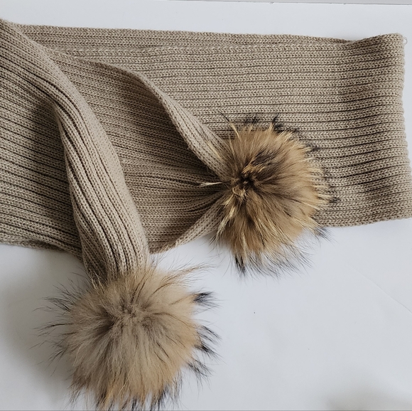Real fur pom pom knitted oversized wide soft scarf - Picture 4 of 9